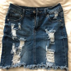 Distressed Fitted denim skirt